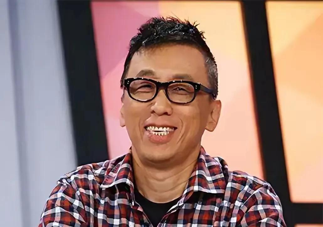 台独作家苦苓昨天参加民进党支持的罢免国民党团体举办的宣讲大罢免活动时嚣张叫嚣称，