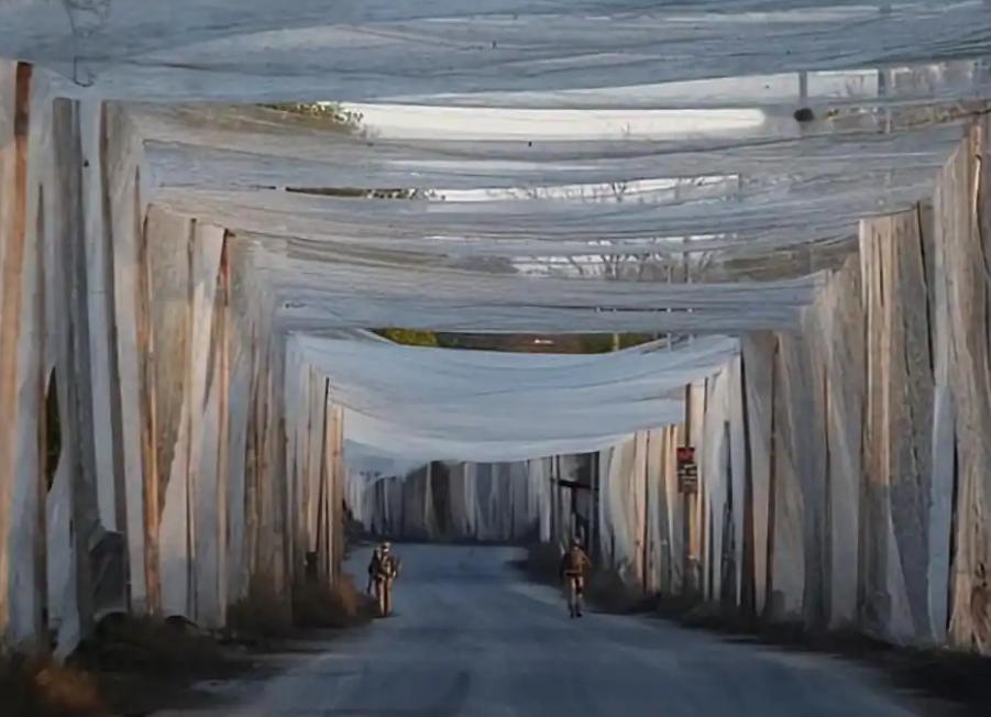 欧洲渔民干了件大事，旧渔网居然上了乌克兰战场最近，欧洲的渔民们正在做一件前所