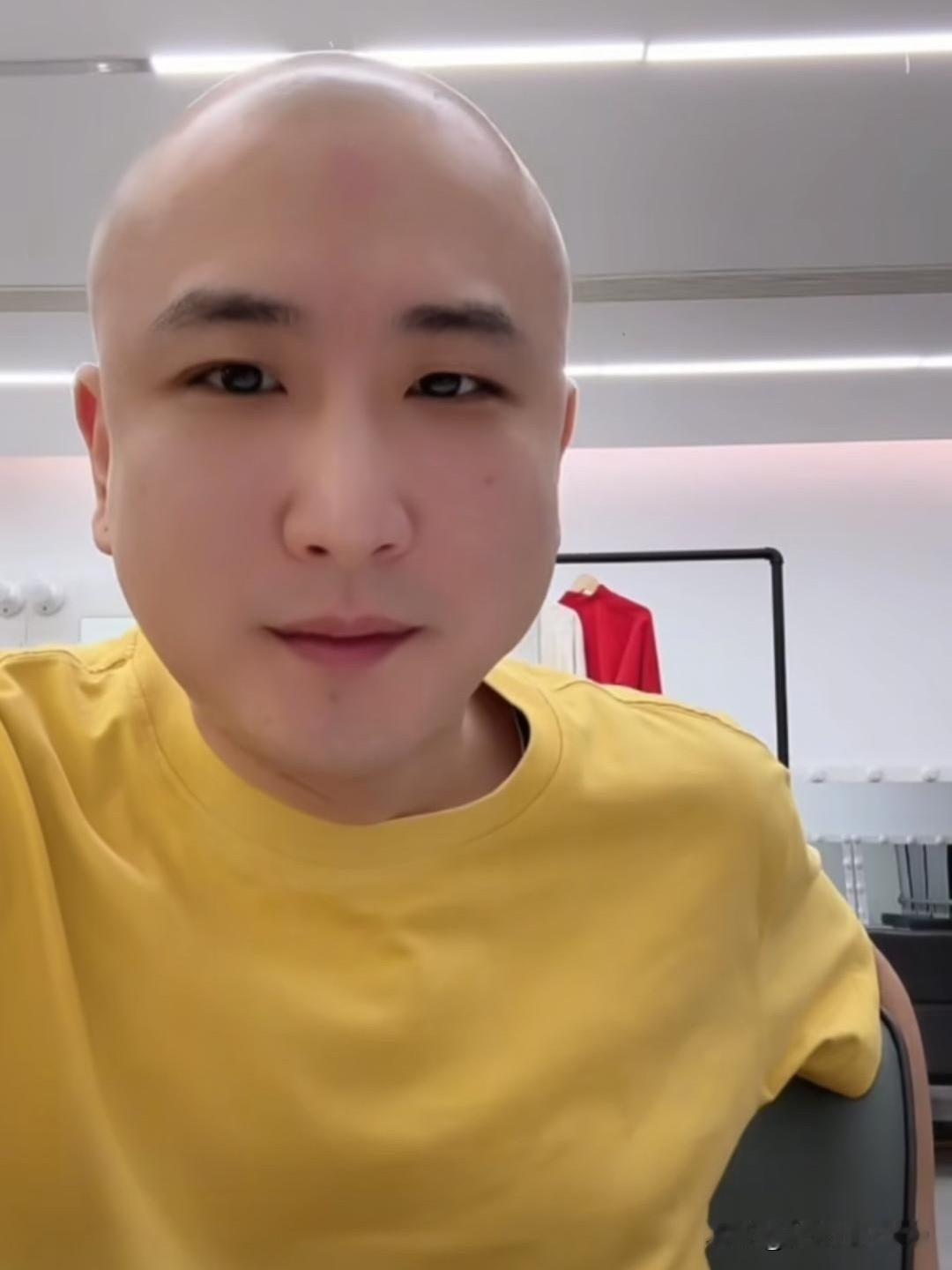 曹云金要破产了？潘云侠有话说！近日，相声演员潘云侠声称：没来得及拜郭老师，我跟