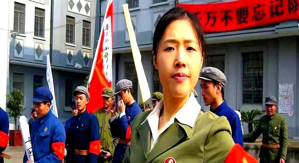 这部谍战剧，讲的根本不是信仰。它只问你一个问题：看清所有代价后，你还愿意坚