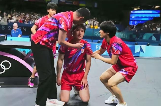 WTT法国赛这波操作谁看了不喊一句“魔幻”，日本名将张本智和明明把胜利攥得死死的