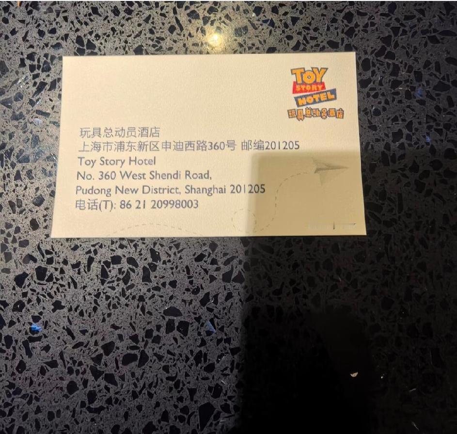 上海迪士尼的员工真的好可怜这几天跟朋友去了趟上海迪士尼，我发现迪士尼的员工普遍