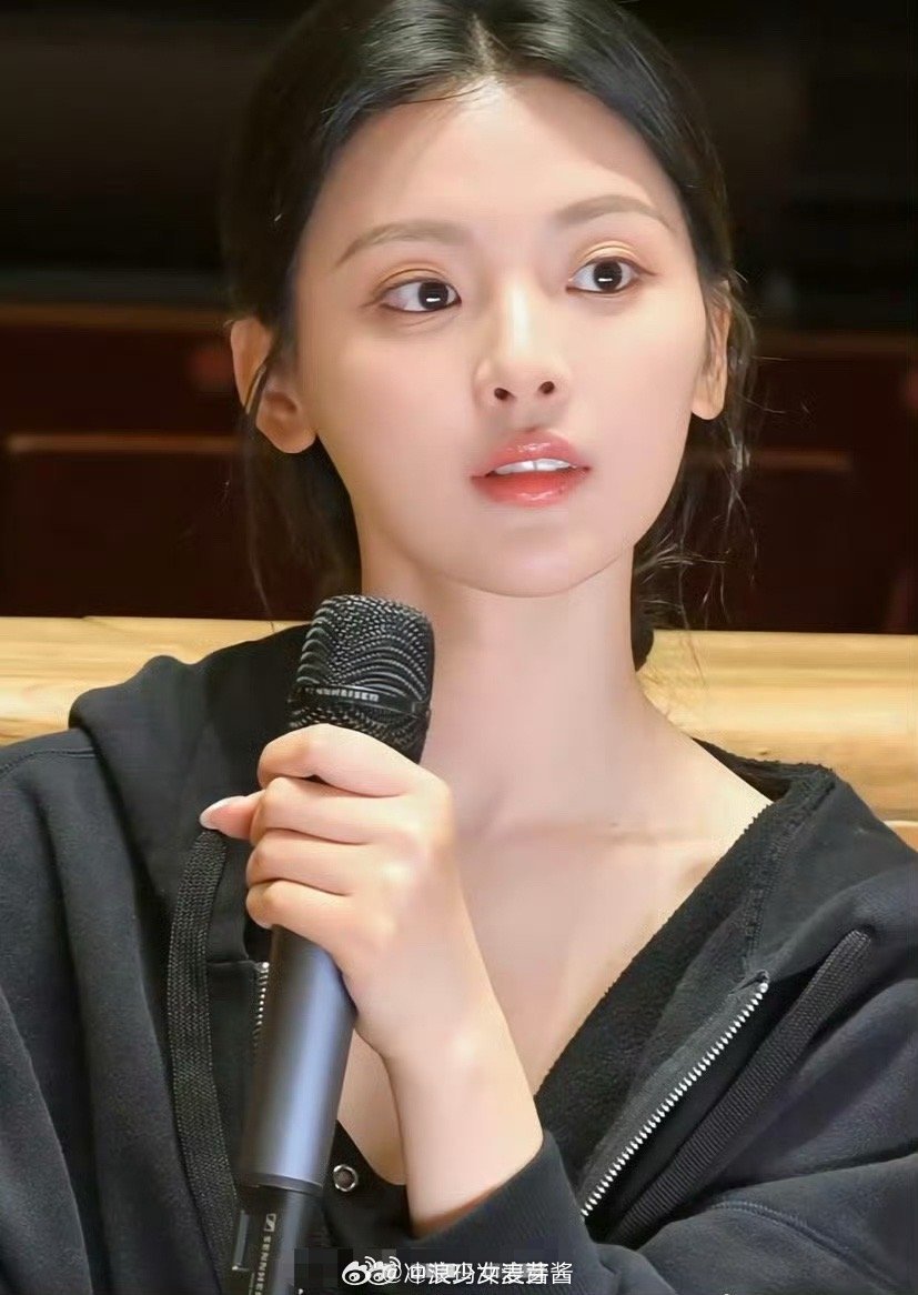 杨超越淡妆都这么能打，总感觉她再大点年纪也许可以走青衣，前提是演技多磨练下。​