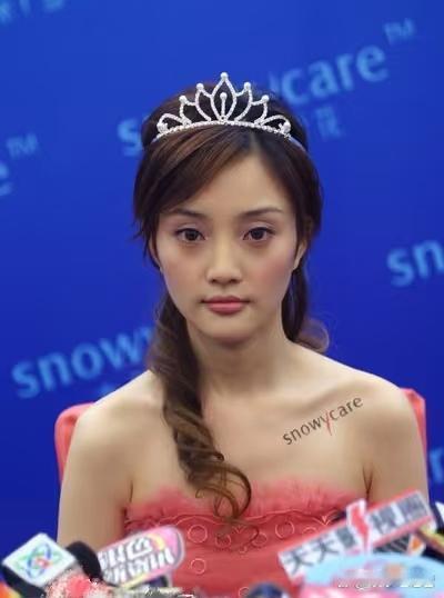 没整容前的李小璐像路人