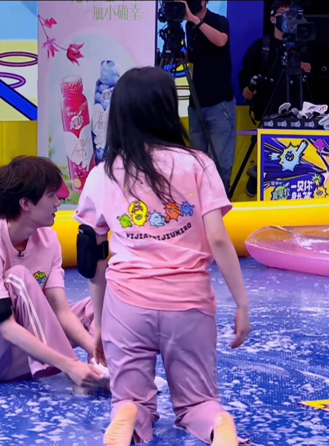 张婧仪扛住了所有红温游戏张婧仪背影杀