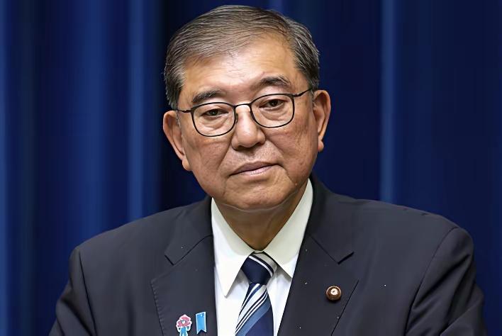 高市早苗的椅子还没坐热，后院就起火了。石破茂这记回马枪，直接捅向了她在台湾问题上