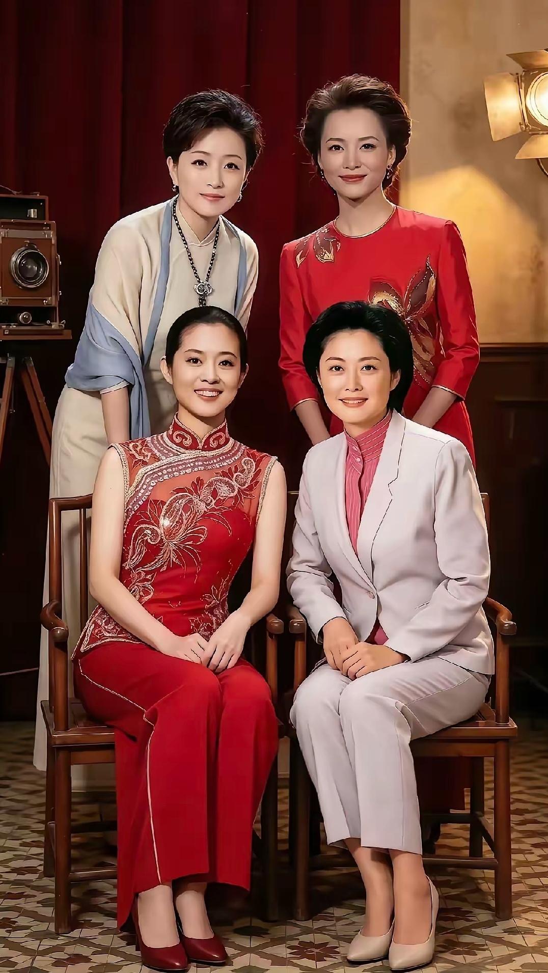 四位央视一姐，个个美丽知性又各具特色。杨澜不属于惊艳型长相，五官单看没有强烈的冲