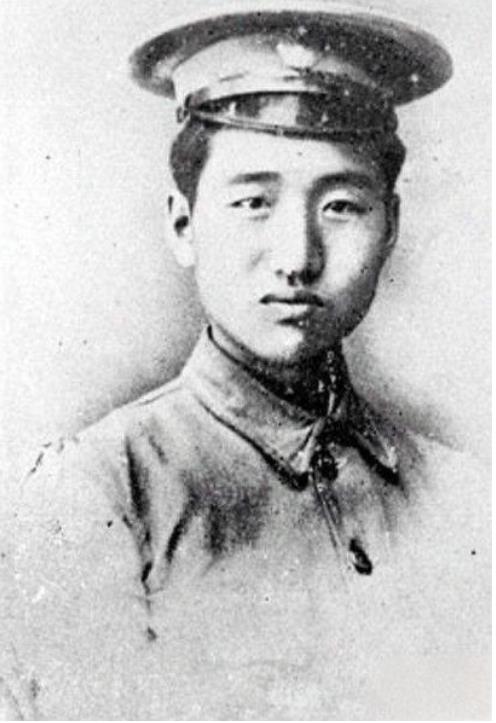 徐向前在解放军中可以说是严重被低估的军事家，三次帮人施肥浇水。第一次是红军改编为