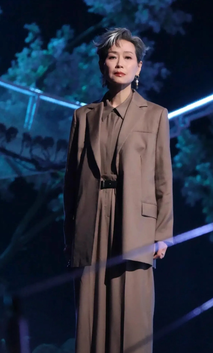 叶童宣布终止新白娘子传奇演唱会巡演。大家注意，是叶童单方面宣布退出，并不是与