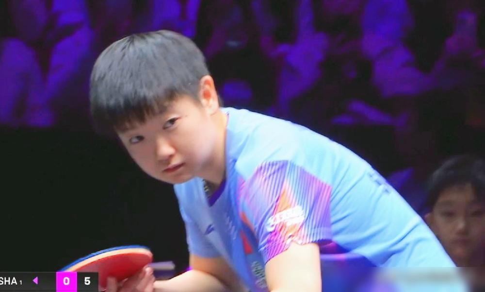 闺蜜场上被孙颖莎打得站不稳，你敢信她们私下抢毛肚？这对相识近20年的跨国姐