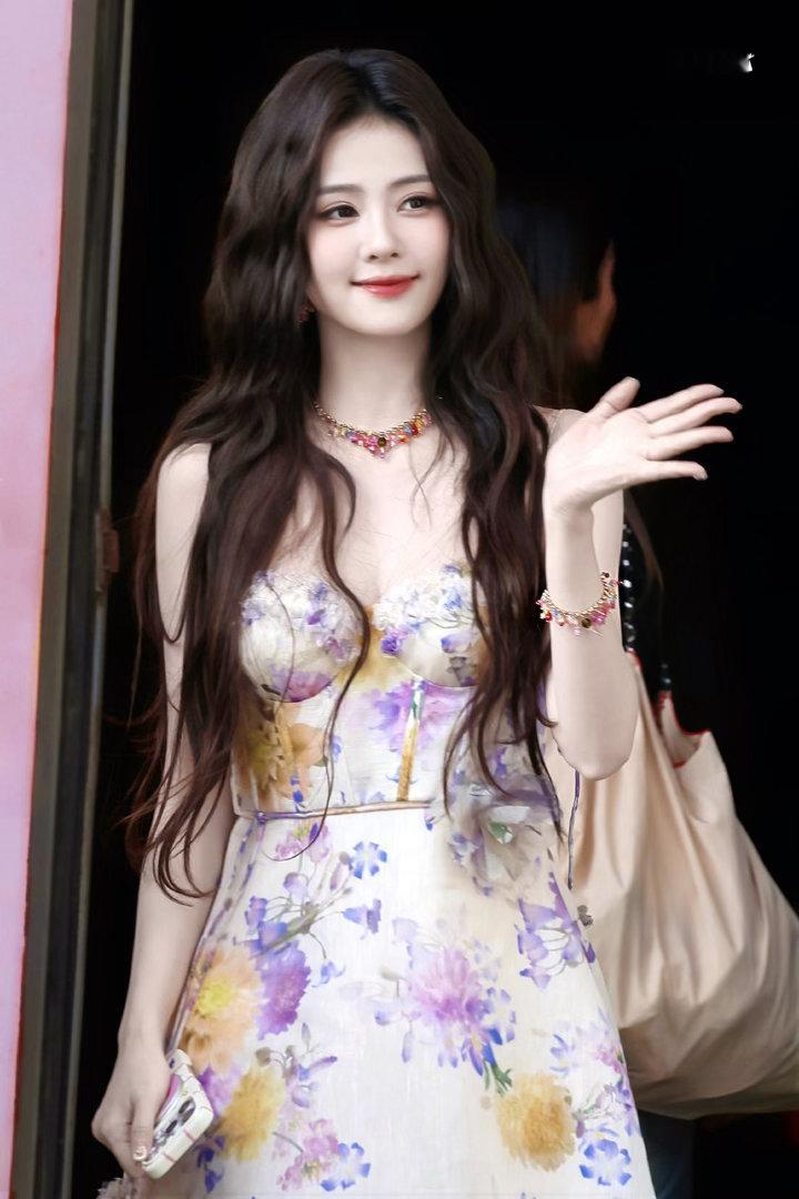 跑男工作人员一天工作16小时vlog奔跑吧白鹿：全自动旁白机上线。工作人员：求