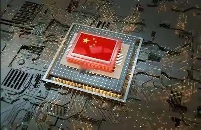 中美芯片大战，却让日本发现了一个重大的秘密！美国靠着尖端芯片硬磕中国，把EUV光