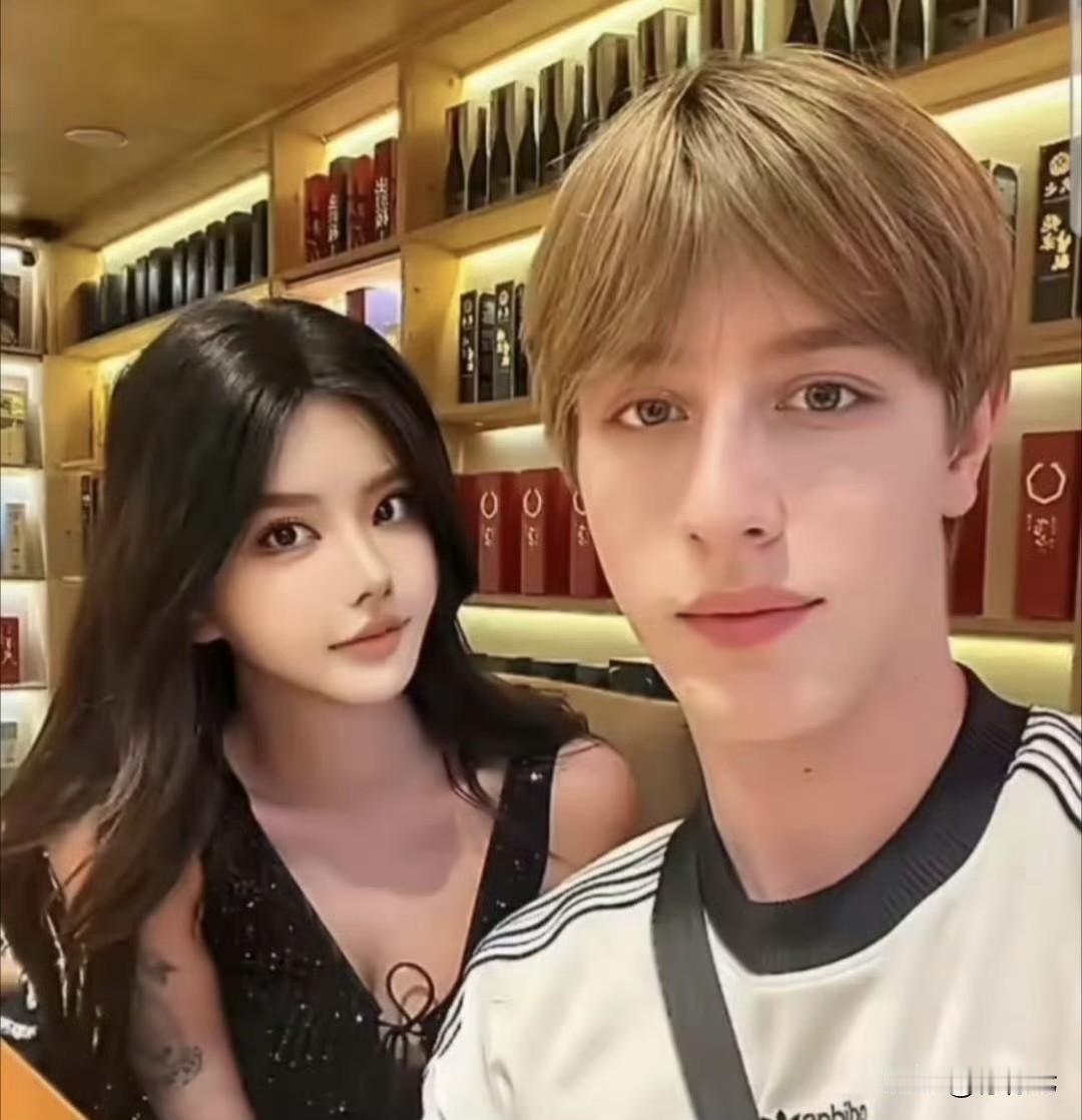 4婚2孩‼️韩安冉离婚后火速拿下02年外籍男模：这才是顶流剧本忍不住了！26岁