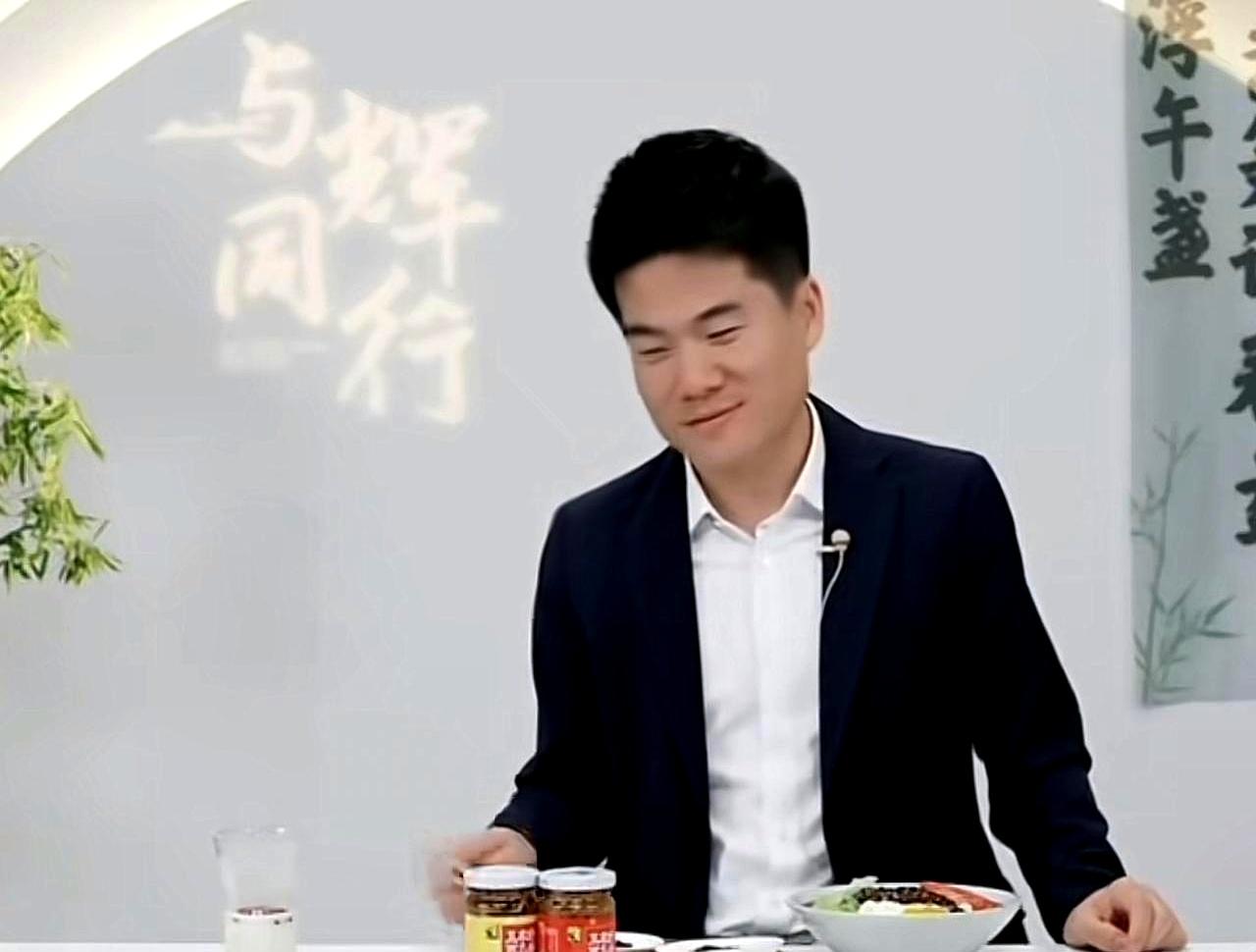 你敢信吗？平时在直播间里金句频出的顶流老板，在自家公司抓纪律，竟然被手下员工一