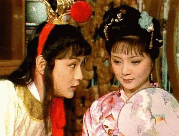 红楼一梦（随笔）红楼一梦千古恨，双玉爱情似海深。有缘无分难成眷，棒打鸳鸯