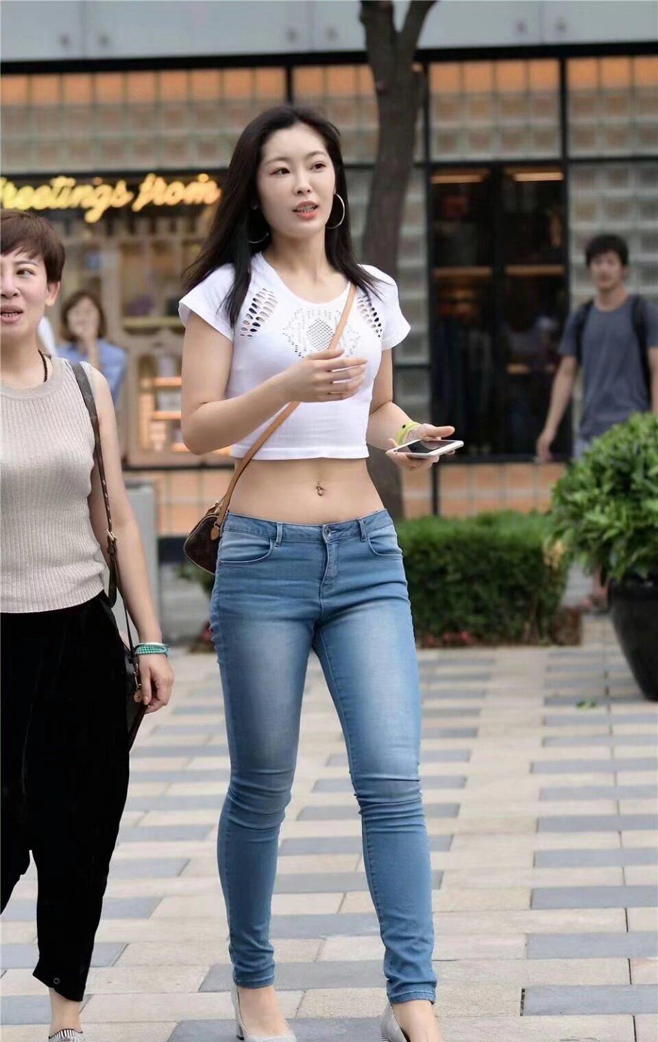 不知道你发现没有，其实夫妻搭配就是互补:计较的男人娶个大度的女人。强势的男