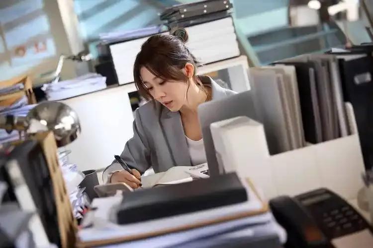 在任何公司干，打工族都有这四样闹心的事:第一、你干的再好，都是因为你的班长，