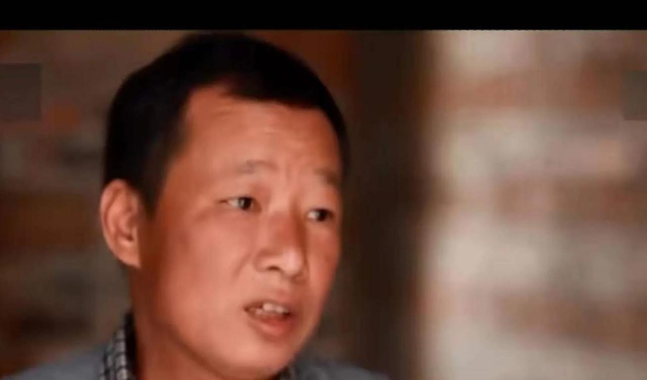 25岁女子带儿子嫁给40岁男子。谁知，3年后，男子得病，女子抛下2人！哪料，几年
