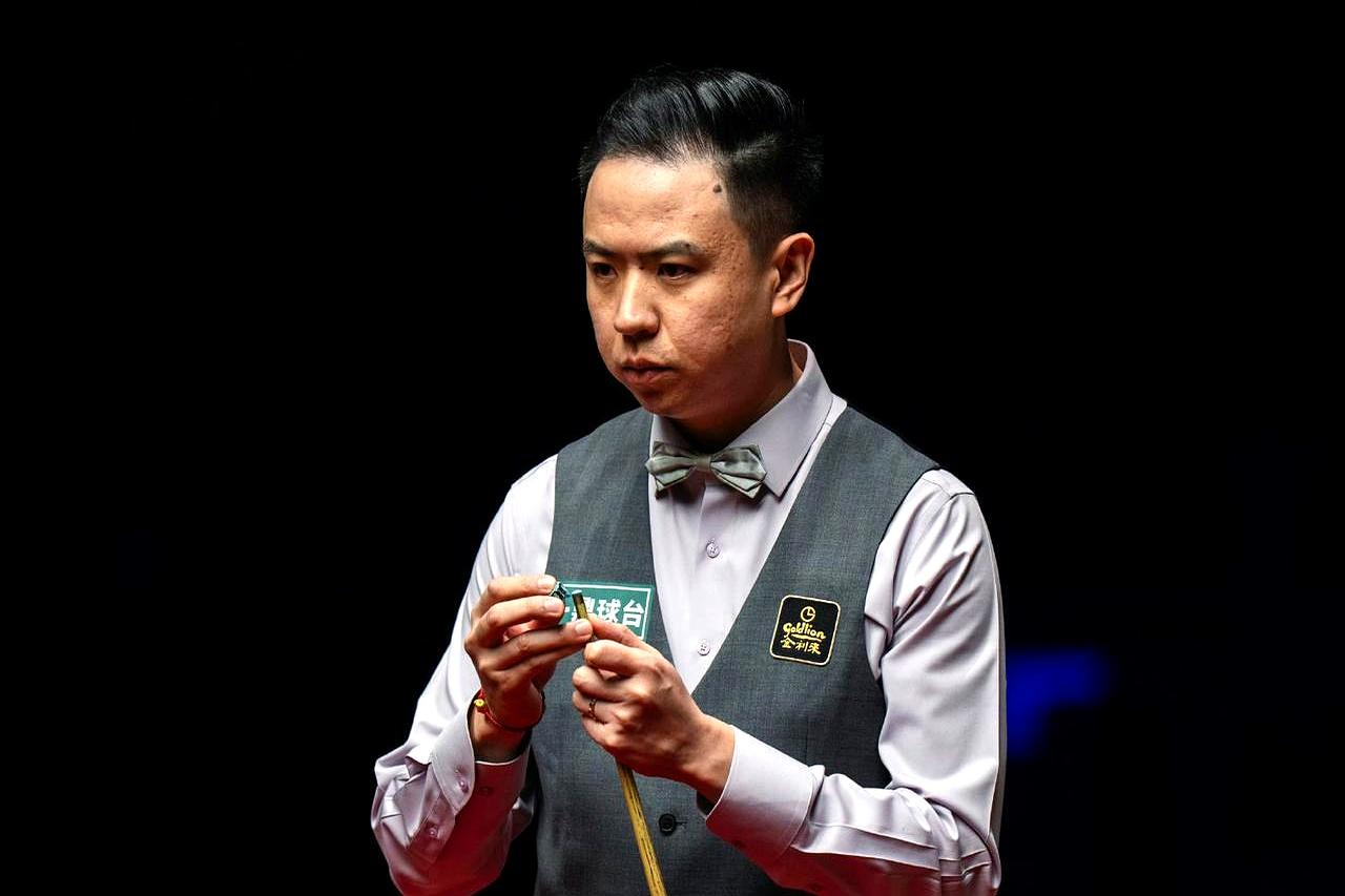 斯诺克世锦赛这边打疯了！肖国栋硬刚墨菲，0-4开局愣是给扳成了4-4平！