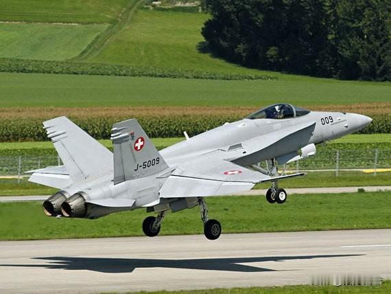 关于阵风战机有位网友的评价很到位：它啥都想全面，结果导致每一项性能都很平庸，但一