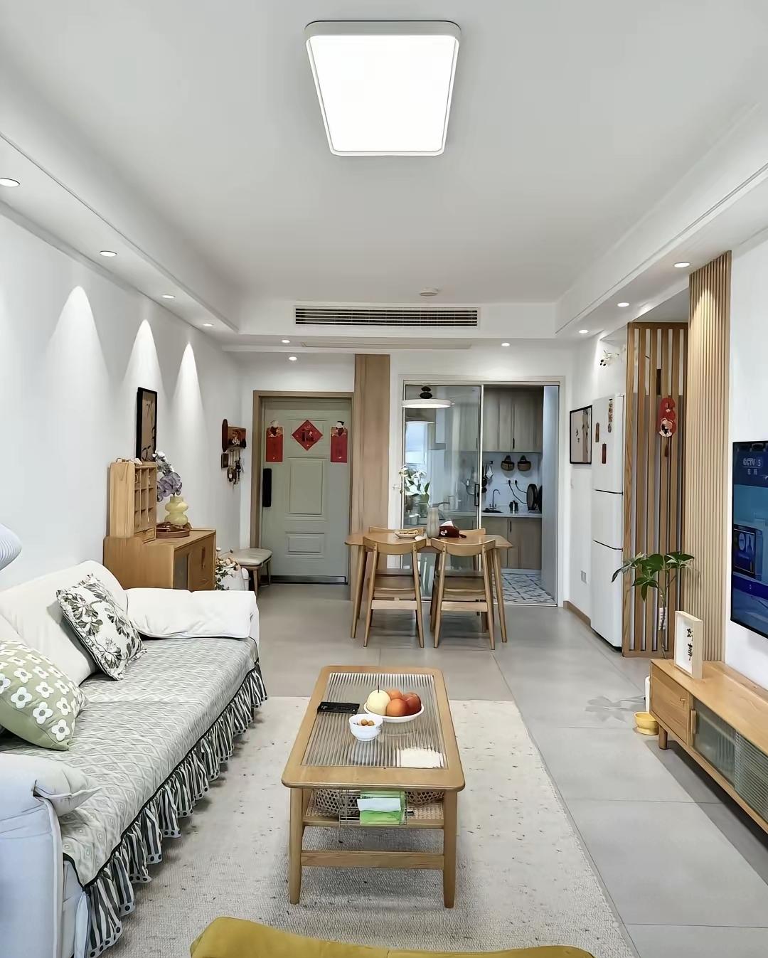 八年老租客突然不交租了，说资金周转不开，房东手头还压着房贷和孩子学费。春节前两