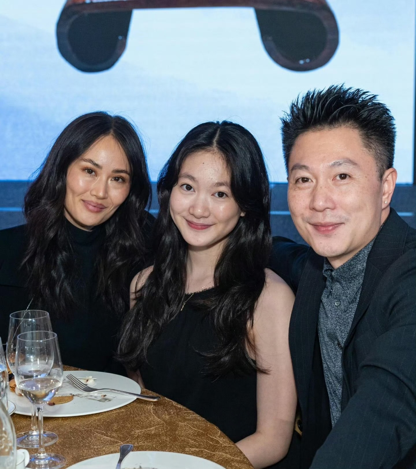 李小鹏女儿奥莉14岁就有这个身材，真是多亏了有妈妈的基因。但遗憾的是，奥莉没有继承父母的体操天赋，而