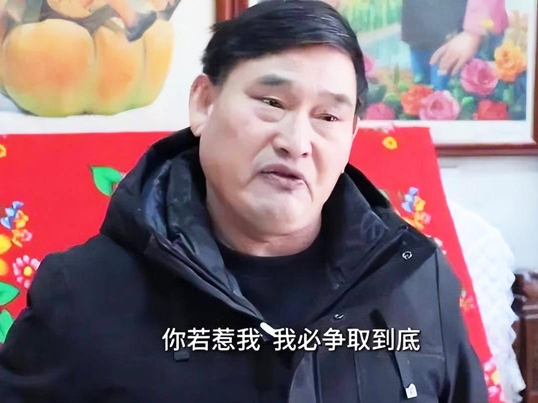 四年了，那个追着“大衣哥”朱之文网暴的女人，终于进去踩缝纫机了。11月1号，法院