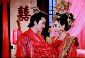 古代，一女子订下婚约没几天，准新郎就一命呜呼了，她披麻戴孝时，腹中隐隐作痛，郎中