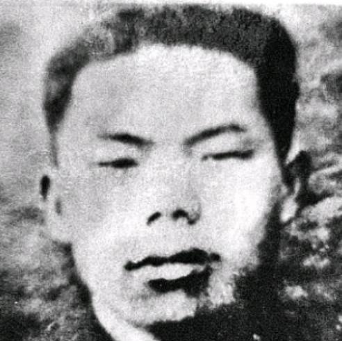 1952年朝鲜战争某天深夜，志愿军战士们都进入了梦乡，一战士由于睡不着便跑出去巡