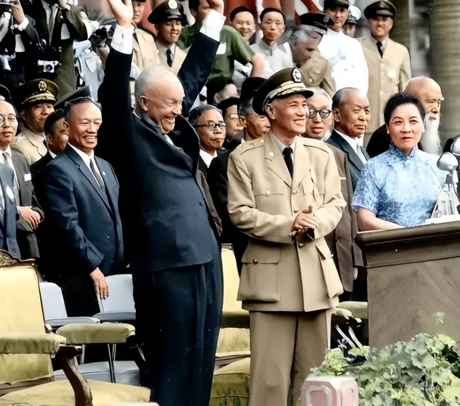 1960年6月，毛主席得知美国总统艾森豪威尔要窜访台湾的消息后，在最高国务会议上