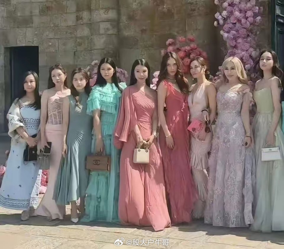 奚梦瑶伴娘阵容天哪，奚梦瑶这超豪华伴娘团，非富即贵，谷爱凌奥运冠军，还有叫不出名