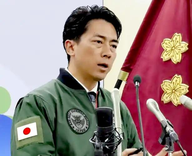 这小子真是“青出于蓝胜于蓝”，比他老子狠劲！日前，日本防卫大臣小泉进次郎于2