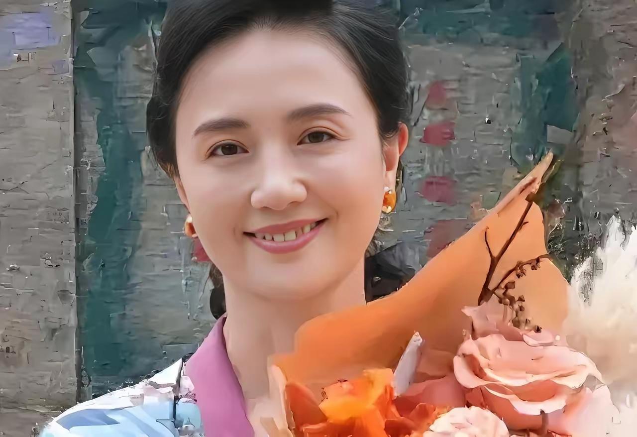 她演完最后一个镜头，全身的癌细胞都在疼。监视器前，导演喊“过”的时候，没人知道