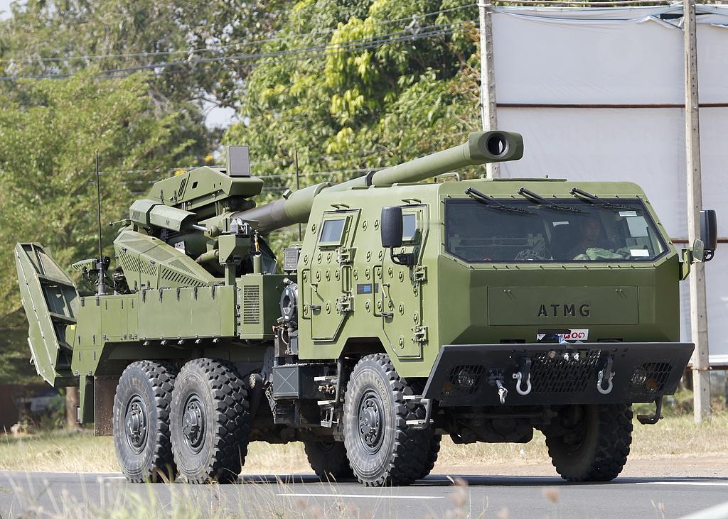 阿努廷解散国会提前大选，泰国王火速批准，泰国军方在前线猛攻柬埔寨，三方似乎形成了