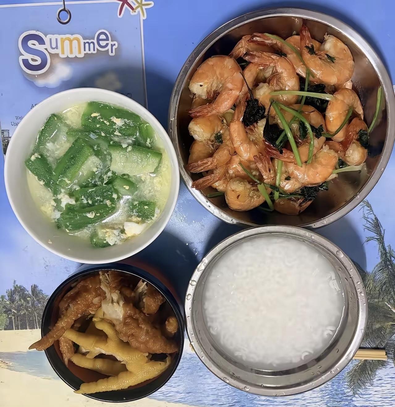 来自贵州人，29岁，漂泊在东莞塘厦已经3个年头了这里的霓虹很亮，却照不进我小