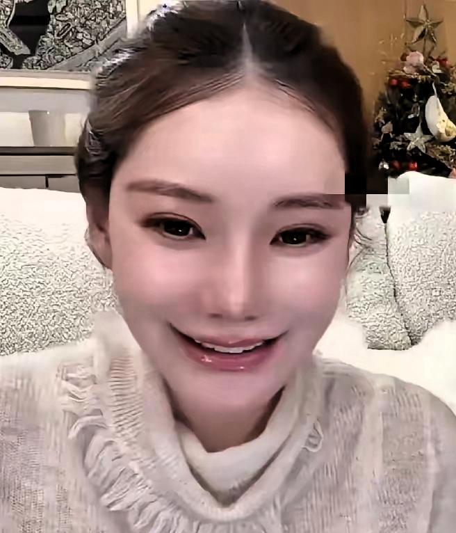 小梅特别高兴，她说孩子们最喜欢她，超过爸爸，所有人都觉得她以后不得了，可是在这种