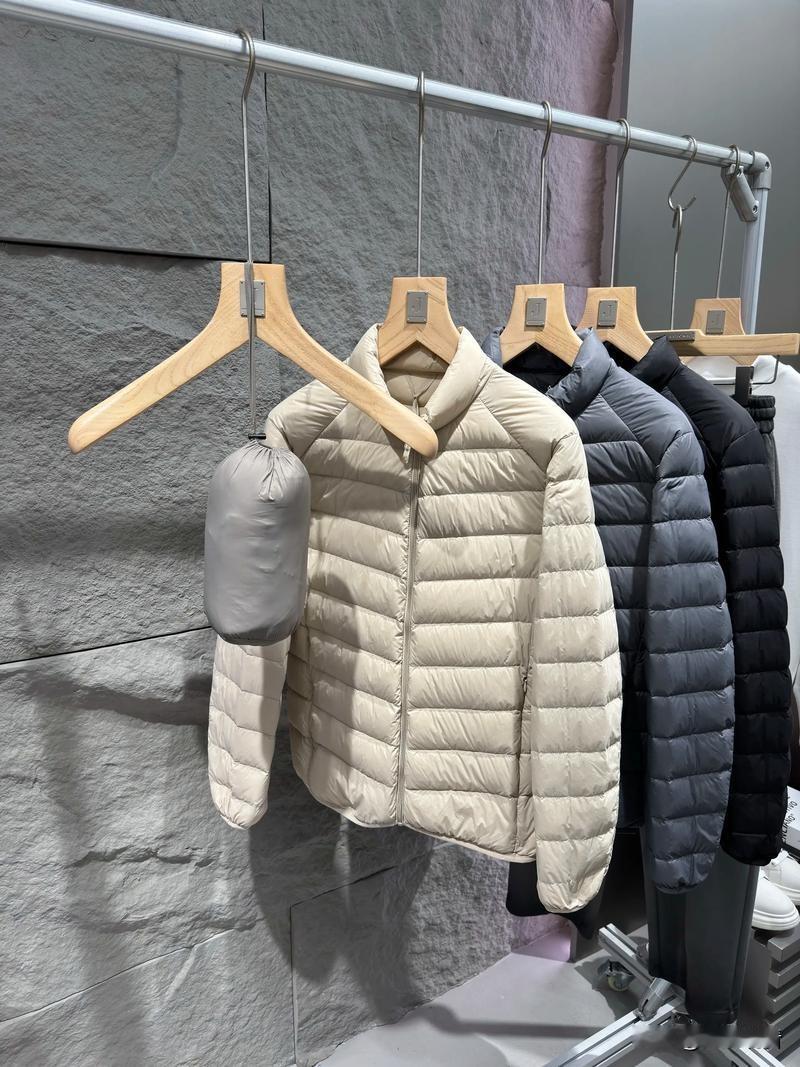 今年冬天谁还没被排骨羽绒服拿捏！因为今年冬天的衣柜C位，妥妥被排骨羽绒服霸