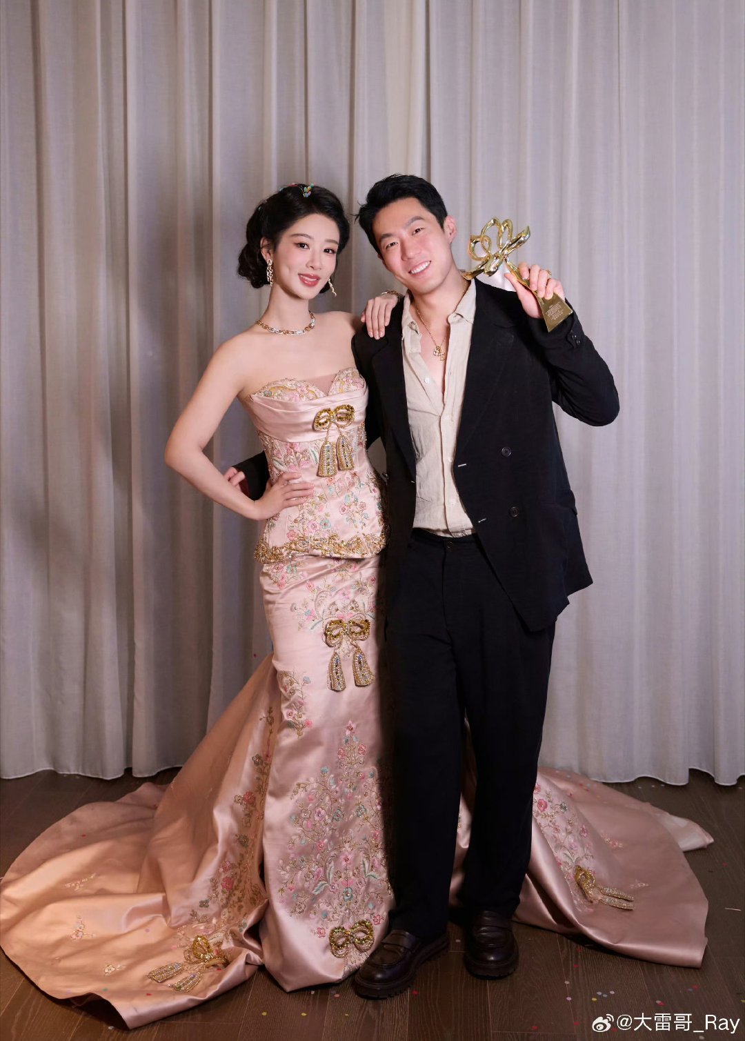 大雷发杨紫白玉兰碎片玉兰后台名场面来了！经纪人大雷晒出独家幕后碎片，最出圈的竟是