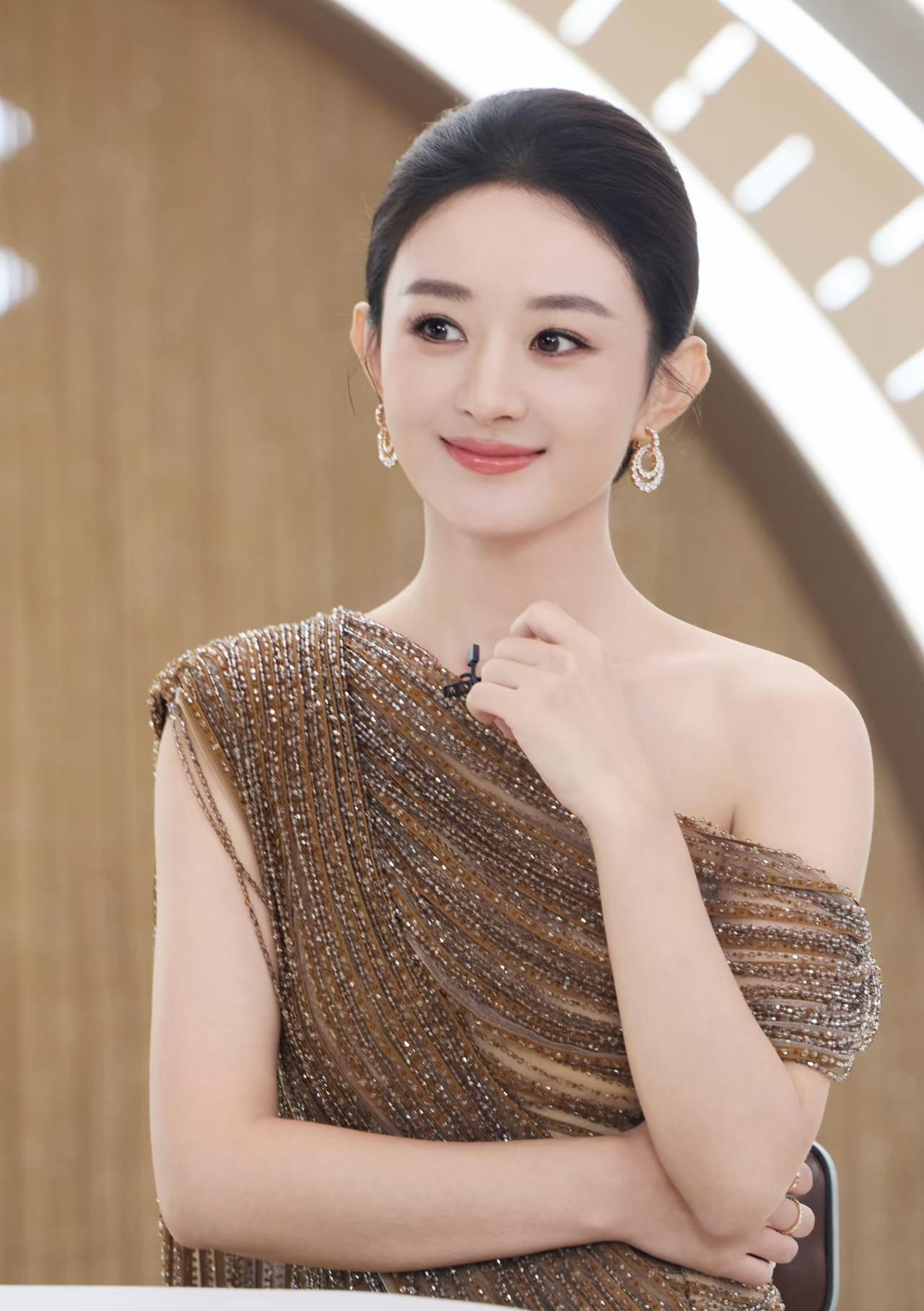 我表姐是做艺人助理的，跟我说了一个真相，像赵丽颖这种身体突然不适的，大多都是