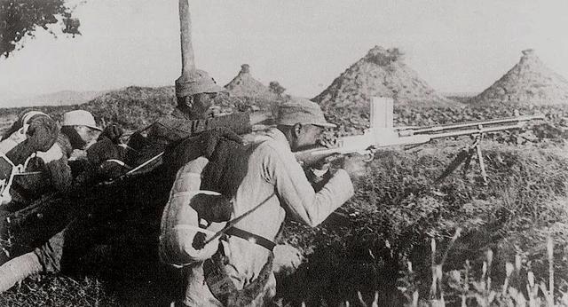 抗战中，陈士榘欲智取赣榆，让战士化装进城，门口的伪军忽然盘问：“你们是哪个村的？