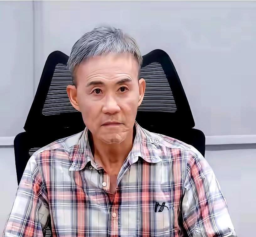 她30年前的名字，早就写好了要“扑向王石”。你品，你细品。田朴珺。把这三个