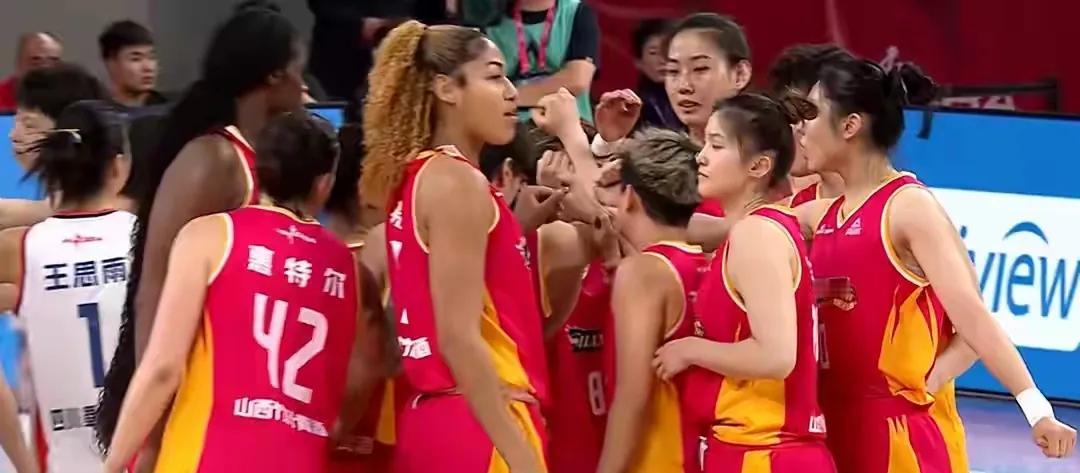 单外援四川女篮客场夺魁！五年三冠王朝诞生，山西双塔失灵留憾决赛最后两分钟，