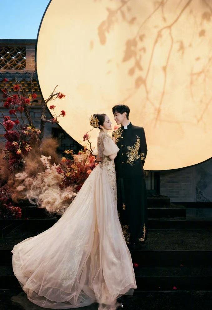 董璇张维伊婚礼照董璇向来就是一意孤行的人，或许和现在人的价值观不符（大部分人还是