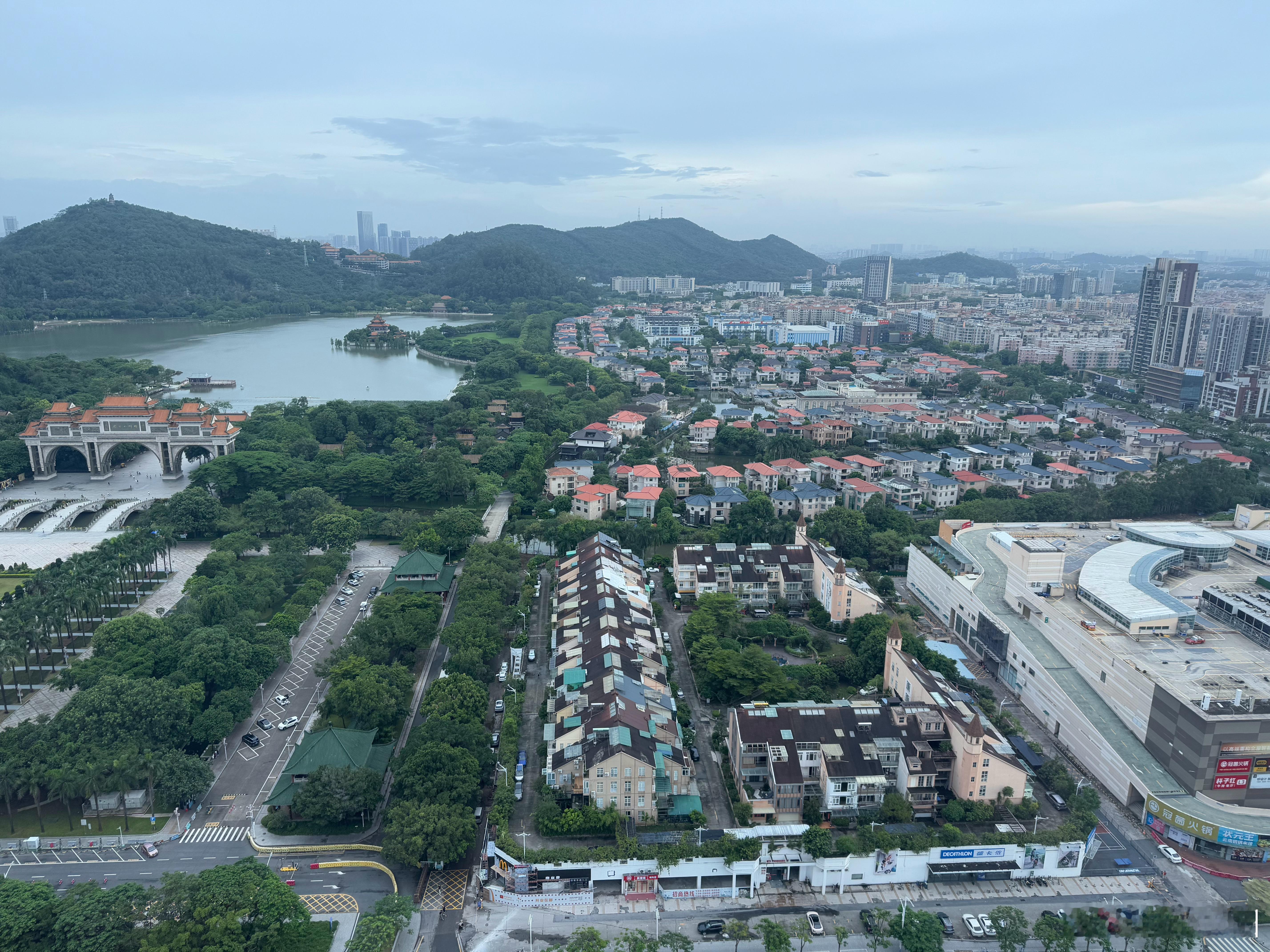 兄弟们今天到佛山出差，住在顺德到地方想起来顺德不就是基孔肯雅病毒的灾区吗！查了一