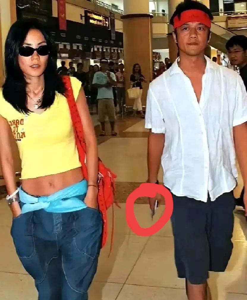 一觉醒来，李亚鹏天塌了！王菲和李亚鹏的离婚原因并不是大家说的！李亚鹏放不下