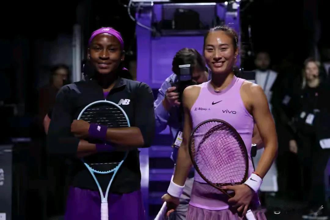 郑钦文2026年目标应该是：1，首先年初澳网能够打进16强，澳网是四大满贯第一