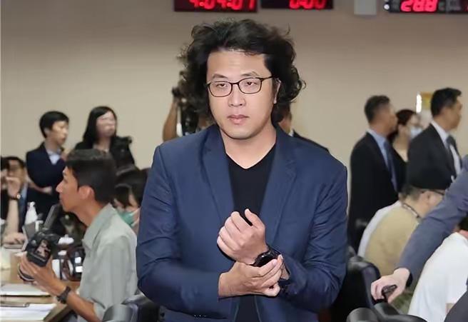 民进党台北市长参选人沈伯洋昨天（5日）接受专访时表示，他想赴陆去交流，还说他一旦