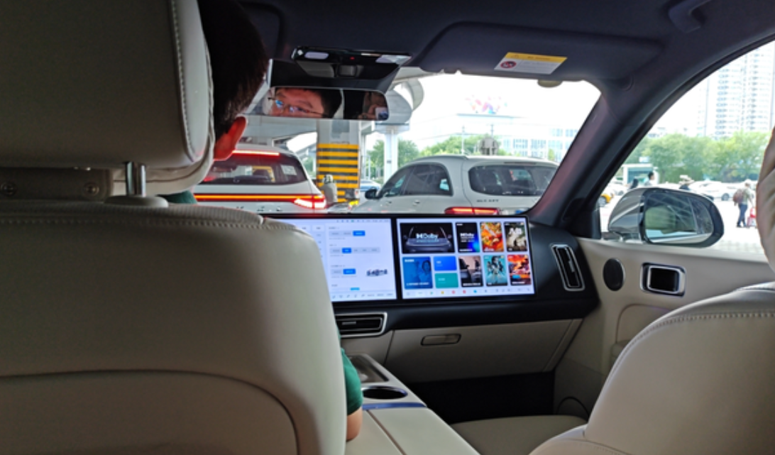 L6初体验今天去试了试L6和岚图free这两款车最近老吵架所以比较好奇就去试