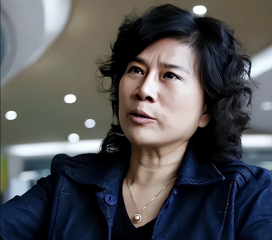 2015年，魏银仓用手段把董明珠耍得团团转，并成功骗取26亿，之后又麻利地逃往美