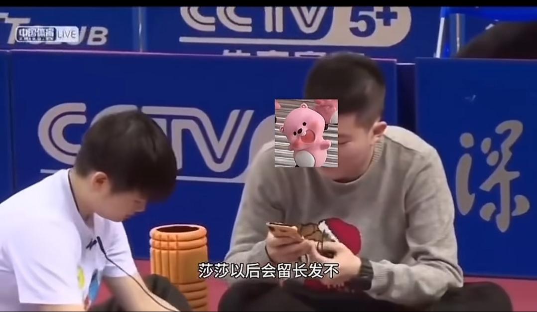 18岁的莎莎干脆又认真的回答了粉丝提的一些问题，答案的背后，都显示了这个女孩跟同